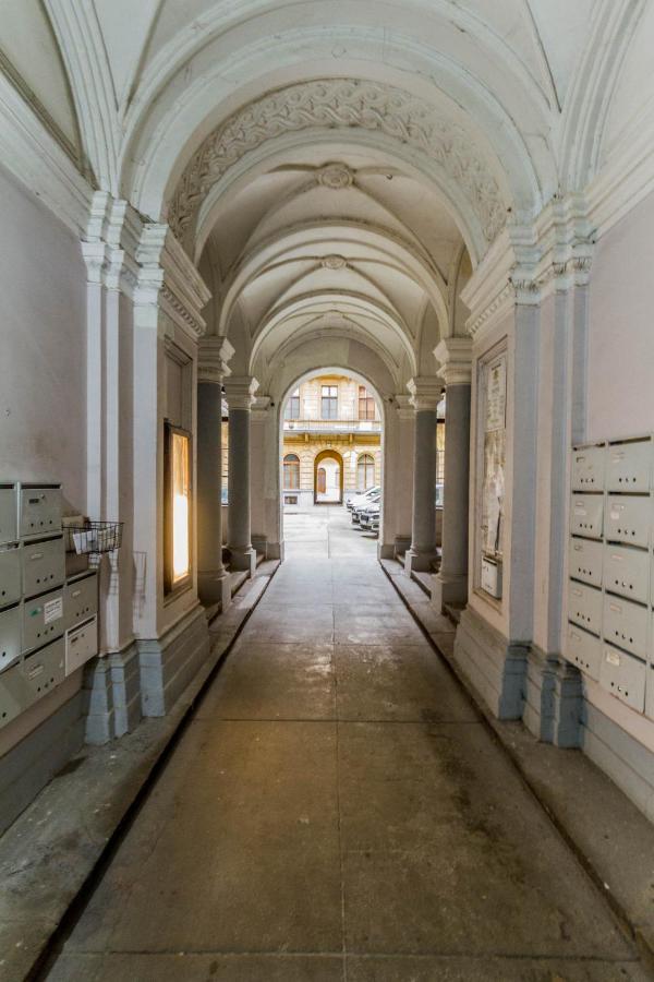 The Museum Living Budapest Luaran gambar